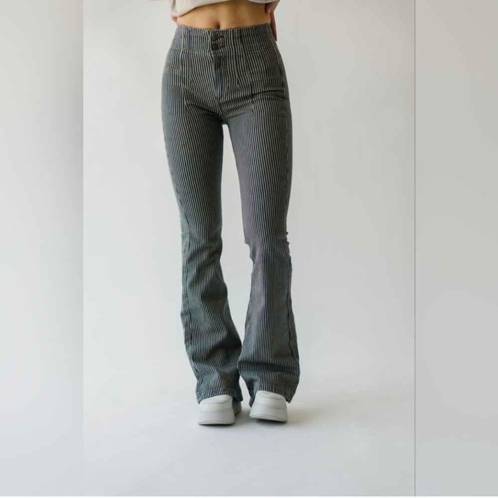 High-Rise Pinstripe Flared Jeans - Gray